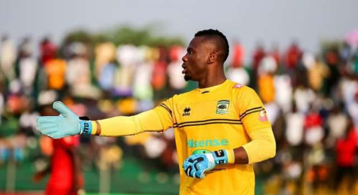 Ibrahim Danlad is advised by Asamoah Gyan following Kotoko’s departure.
