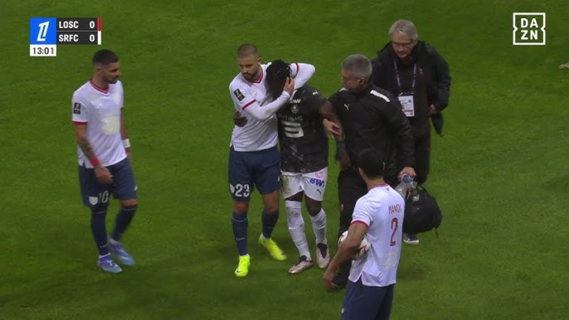 During Stade Rennais’ match against Lille, Ghanaian defender Alidu Seidu sustains a major injury.